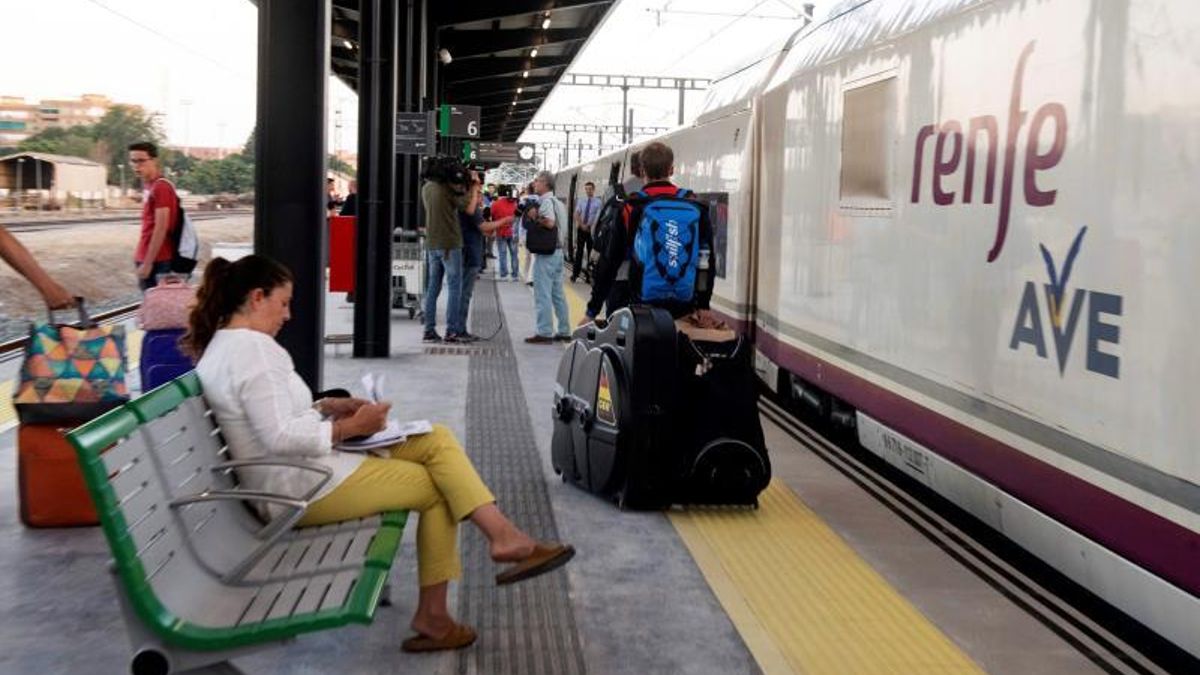 Renfe cancela 707 trenes este miércoles ante los paros convocados por CGT en plenas vacaciones