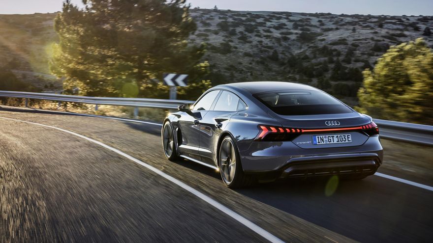 El Audi e-tron GT es 'primo hermano' del Porsche Taycan.
