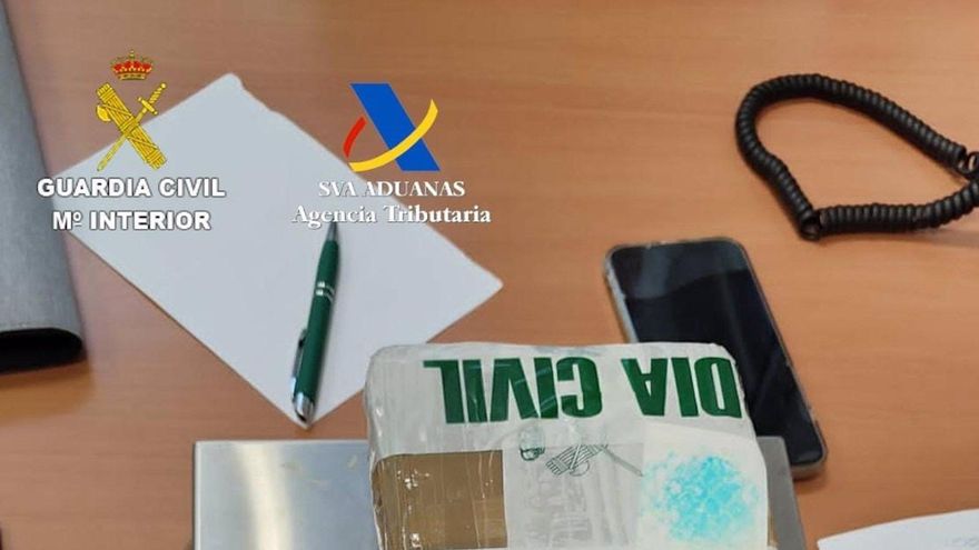 Detenido un hombre en el aeropuerto de Gran Canaria con más un kilo de cocaína oculta en el equipaje de mano