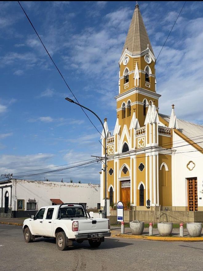 La iglesia en el centro de Suipacha.