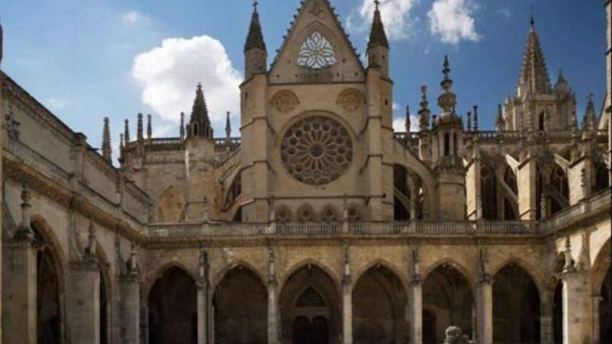 La Junta aprueba la restauración de las vidrieras del rosetón y triforio norte en la Catedral de León que prometió financiar