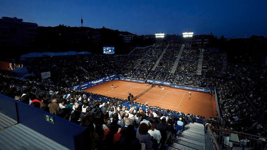 ¿Cuántos kilos de tierra batida se llegan a usar en un torneo de tenis? ¿Y cuántas bolas utilizan los jugadores?