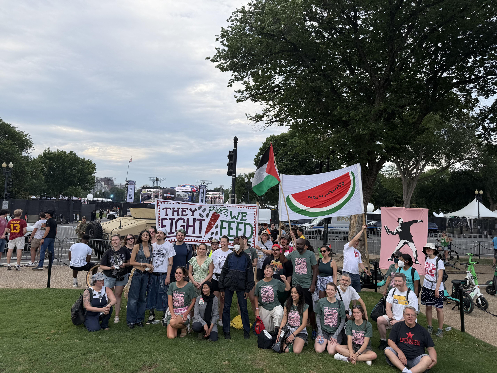 Protesta organizada por CodePink contra el combate de UFC en la Casa Blanca, el 14 de junio de 2026 en Washington DC.