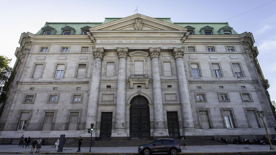 Javier Milei firmó el decreto que transforma al Banco Nación en una sociedad anónima