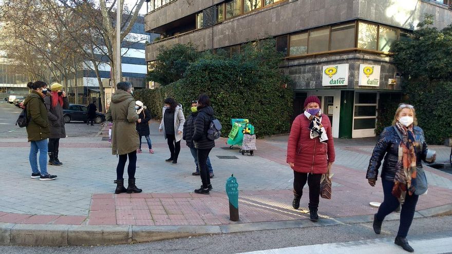 El movimiento feminista intenta frenar el hostigamiento a las mujeres que quieren abortar en Madrid