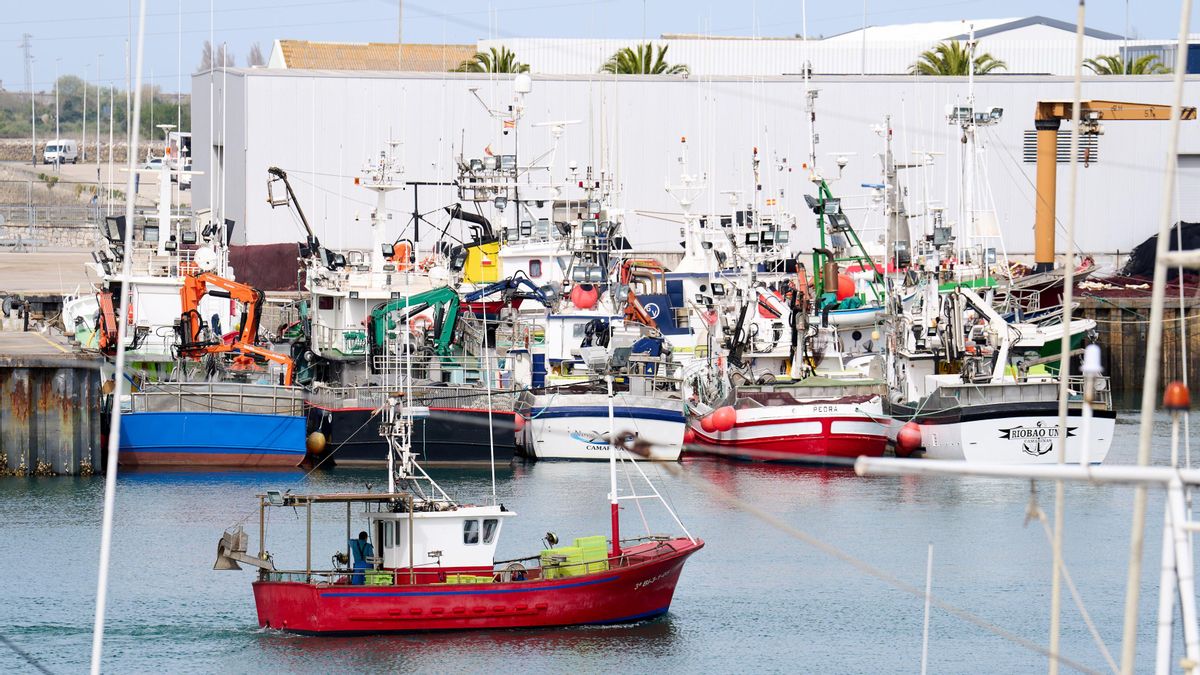 Pescadores cántabros piden ayudas al sector para paliar la subida de costes por la guerra en Oriente Medio