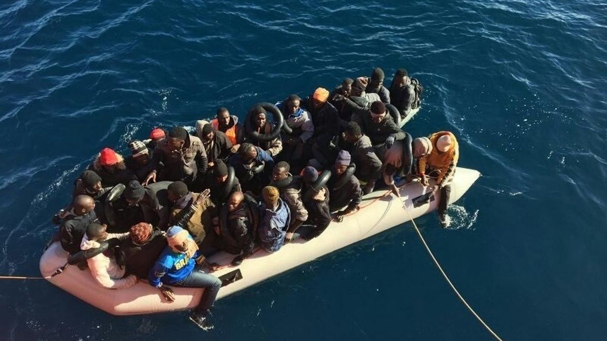 Rescatadas 29 personas y buscan una posible segunda patera en el mar de Alborán