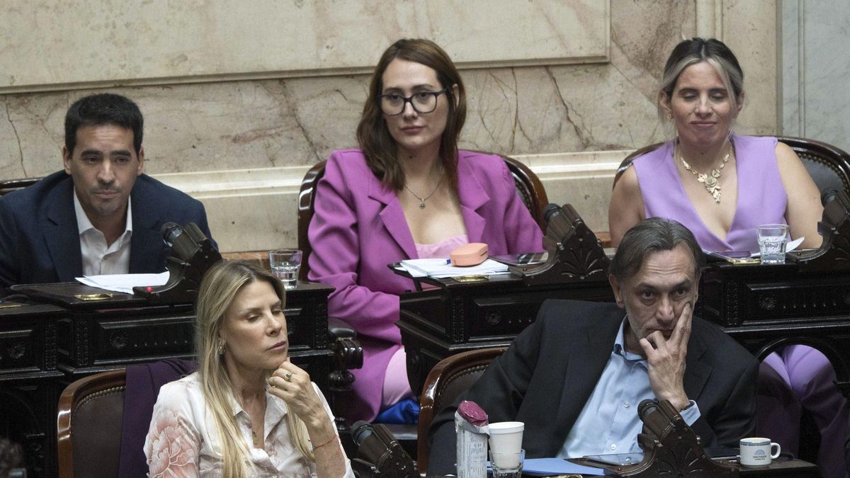 Cerca de las 3 de la madrugada, el oficialismo presentó una moción para cubrir las vacantes correspondientes a la Cámara baja para la AGN.