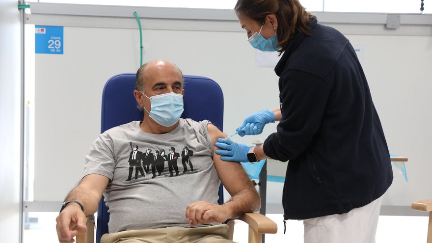 Madrid ataca al Gobierno por no pautar AstraZeneca a menores de 60 cuando tiene a 140.000 mayores sin recibir ni una dosis