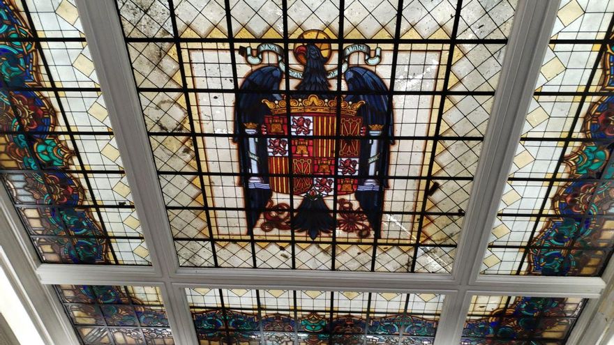 El Gobierno prepara un decreto para obligar a retirar los símbolos franquistas "contrarios a la memoria"