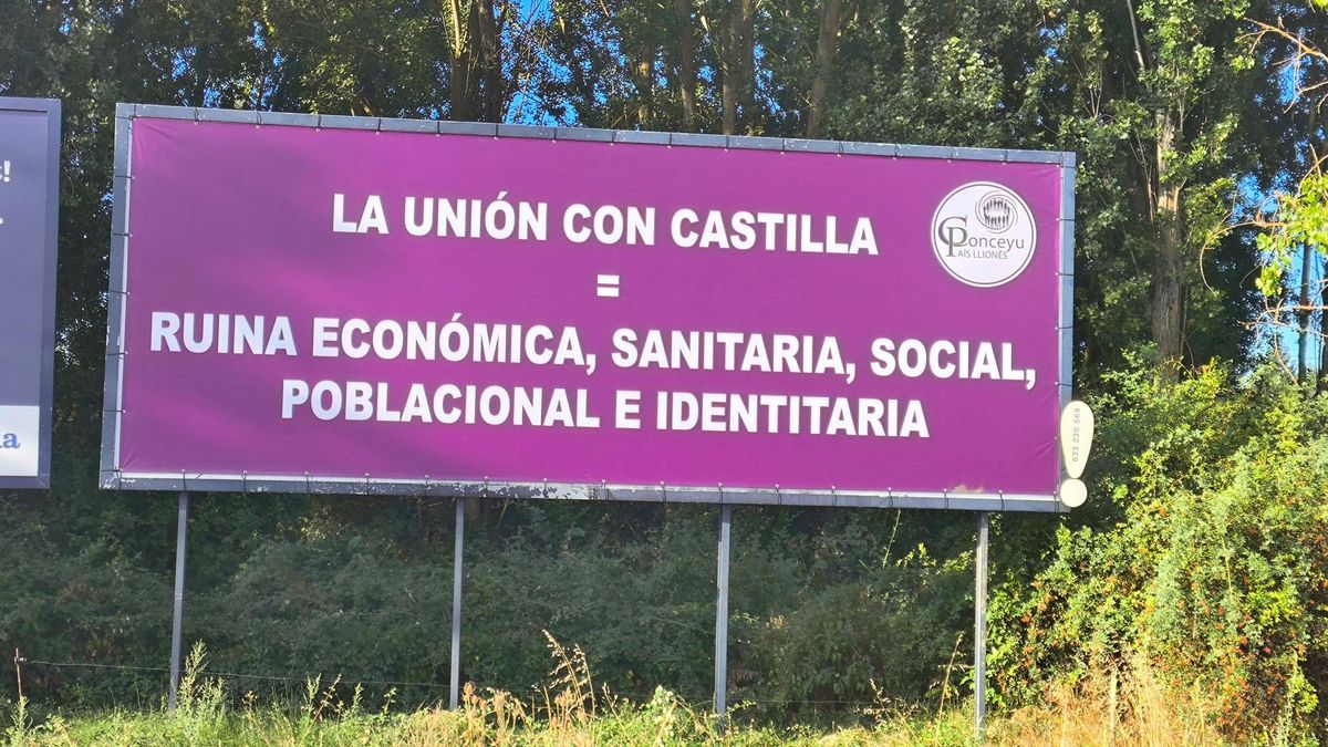 Nueva valla de Conceyu contra la actual autonomía; la del Bierzo es de fondo azul.