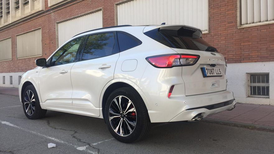 Donde verdaderamente brilla el Kuga 2.5 FHEV es en el consumo de combustible.