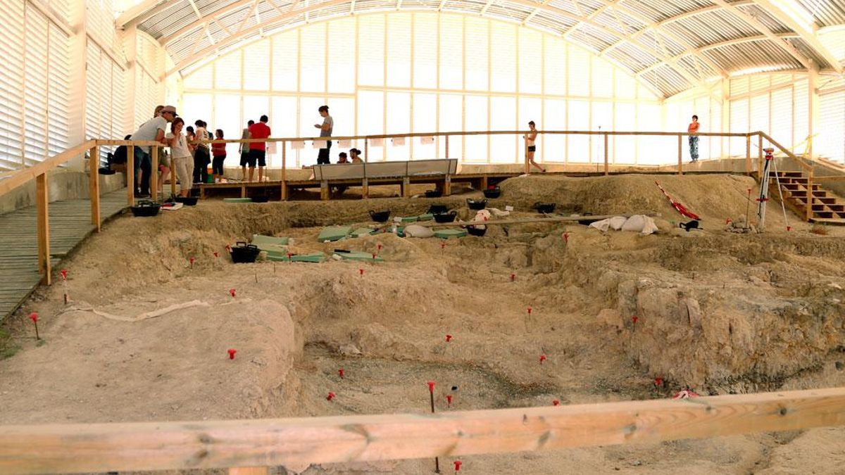 Cada verano, más de cincuenta especialistas internacionales trabajan en las excavaciones aplicando metodologías avanzadas