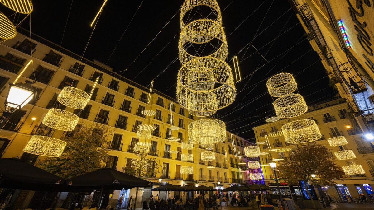 Madrid batirá este 2026 su récord de luces de Navidad más tempranas: Almeida las encenderá en plena campaña electoral