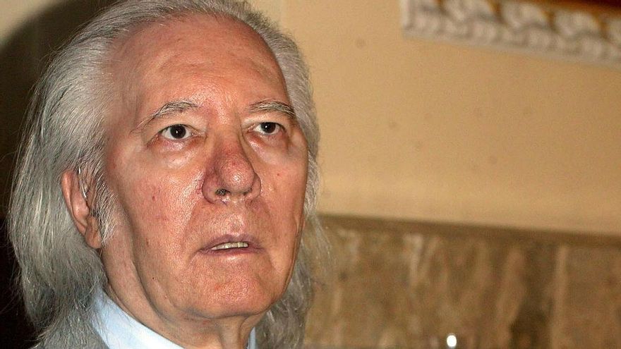 El escritor Francisco Umbral, cuando recibió el Premio Mesonero Romanos.