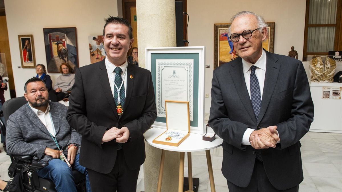 Pedro Piqueras recibe la Medalla de Oro de Albacete: "No sería nada de no ser por esta provincia"
