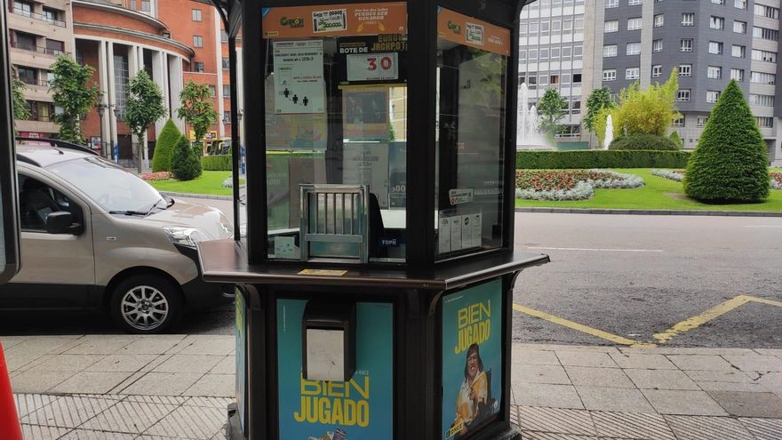 Archivo - Un kiosco de la ONCE