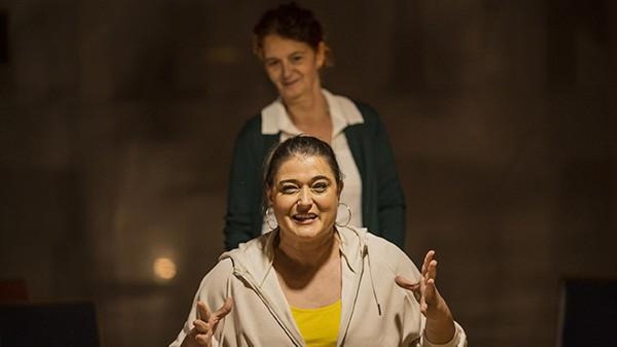 Representacion de 'Locas, cae la noche'.