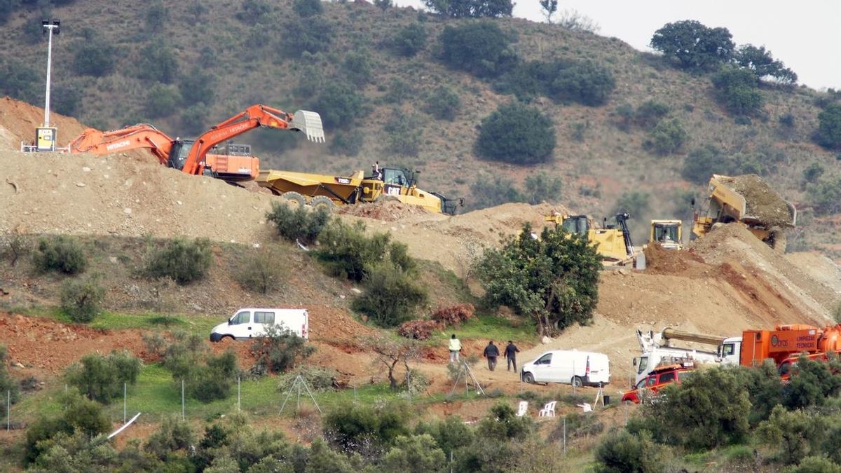 El operativo espera llegar a Julen en 35 horas "si todo es muy favorable" tras comenzar la perforación