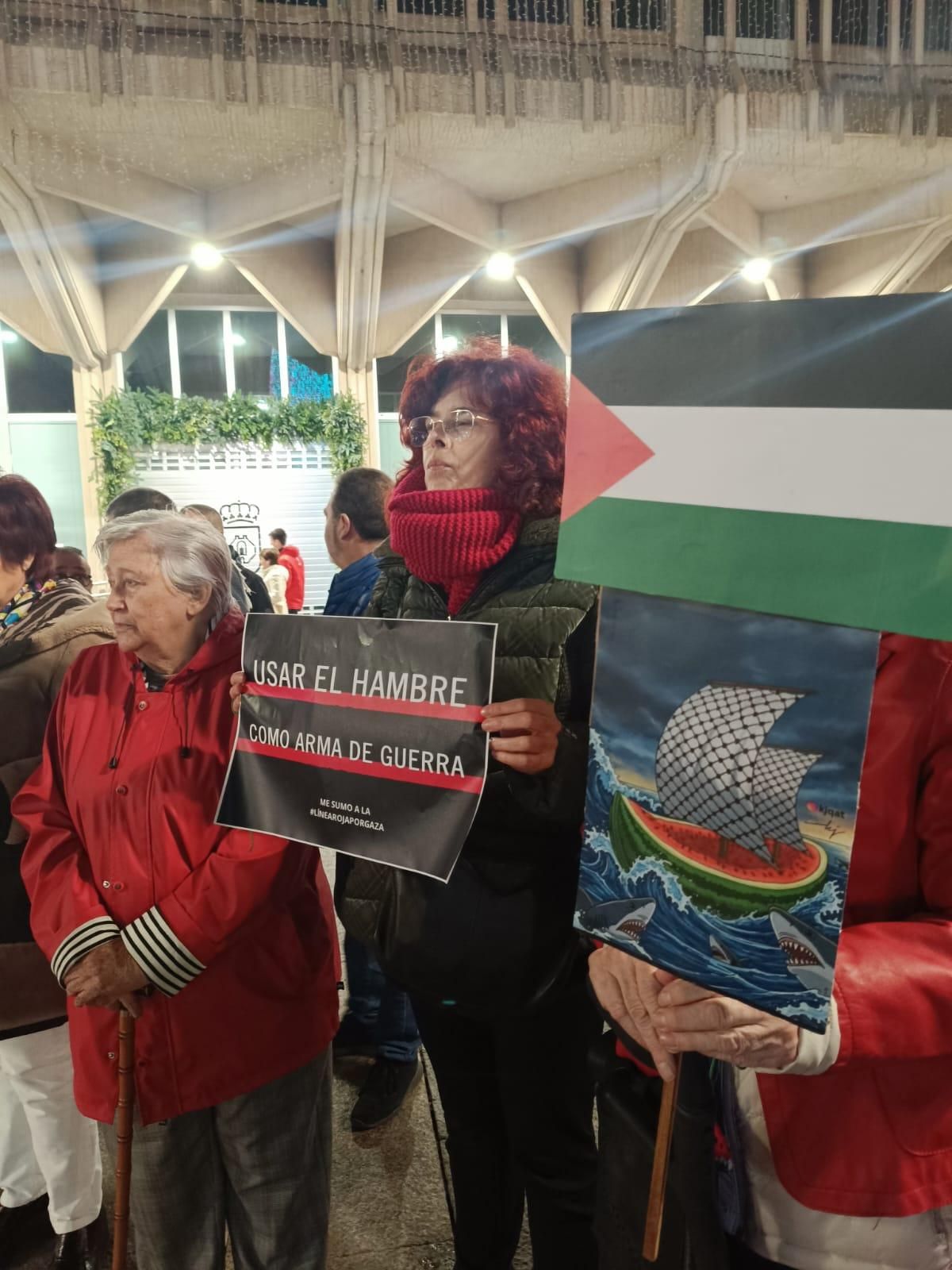 Un cartel en defensa del pueblo palestino durante el acto simbólico 'Línea Roja por Gaza' en Ciudad Real