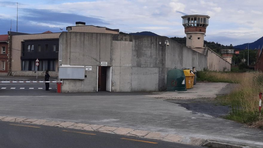 229 funcionarios de prisiones piden el traslado fuera de Euskadi, casi tantos como la ampliación de plantilla prevista por el Gobierno