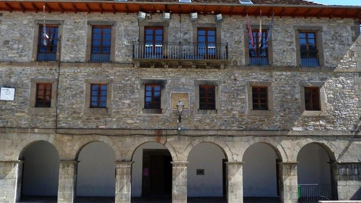 Fachada del ayuntamiento de Isaba