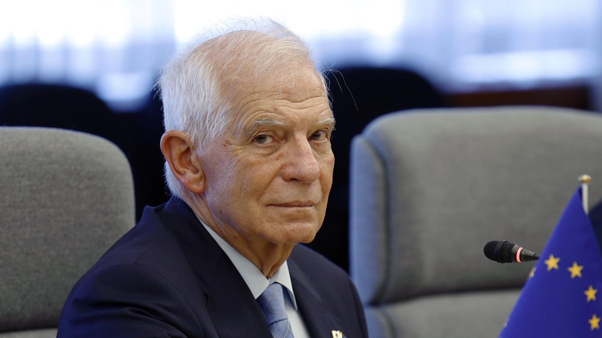 El jefe de la diplomacia de la Unión Europea (UE), Josep Borrell, en una reunión en el Ministerio de Defensa en Tokio, el 1 de noviembre de 2024. EFE/EPA/FRANCK ROBICHON/POOL