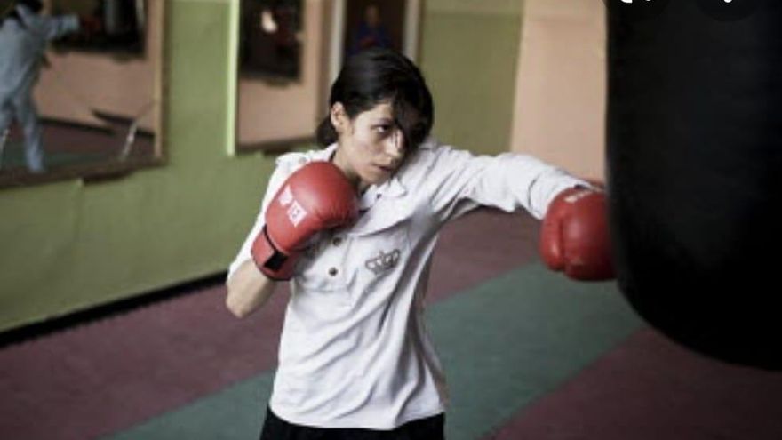 Shabnam Rahimi, refugiada y boxeadora afgana: "Los talibanes son iguales que hace veinte años"