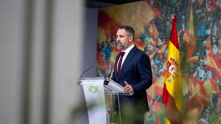 Archivo - El presidente de VOX, Santiago Abascal, valora los resultados de las elecciones en una rueda de prensa, en la sede nacional del partido, a 22 de diciembre de 2025, en Madrid (España).