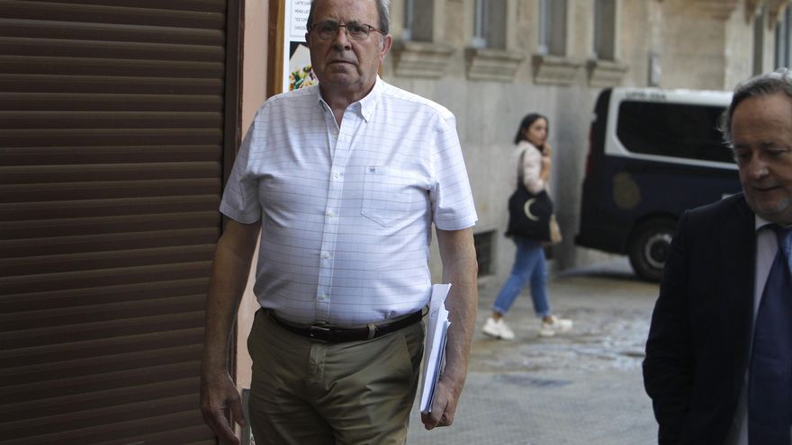 José María Rodríguez recoge la orden de entrada en prisión por su condena en el Caso Over