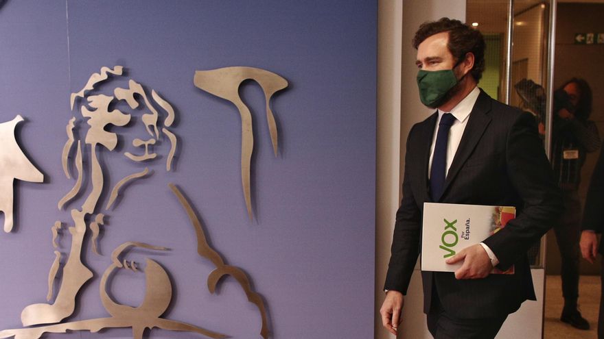 El portavoz de Vox en el Congreso, Iván Espinosa de los Monteros, a su llegada a una rueda de prensa posterior a la Junta de Portavoces convocada en el Congreso de los Diputados