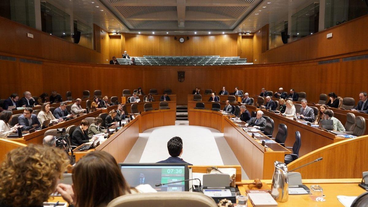 Las reacciones al adelanto electoral: Vox carga contra el PP y la oposición critica la “incapacidad de llegar a acuerdos”