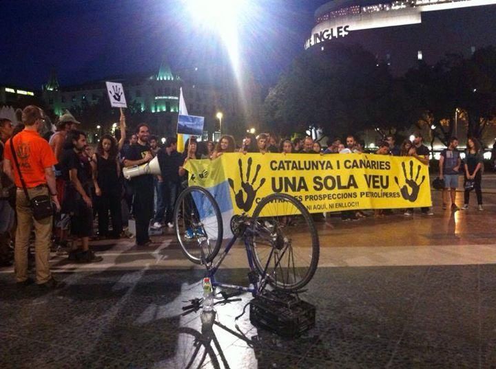Manifestación en Barcelona contra las prospecciones de Canarias.