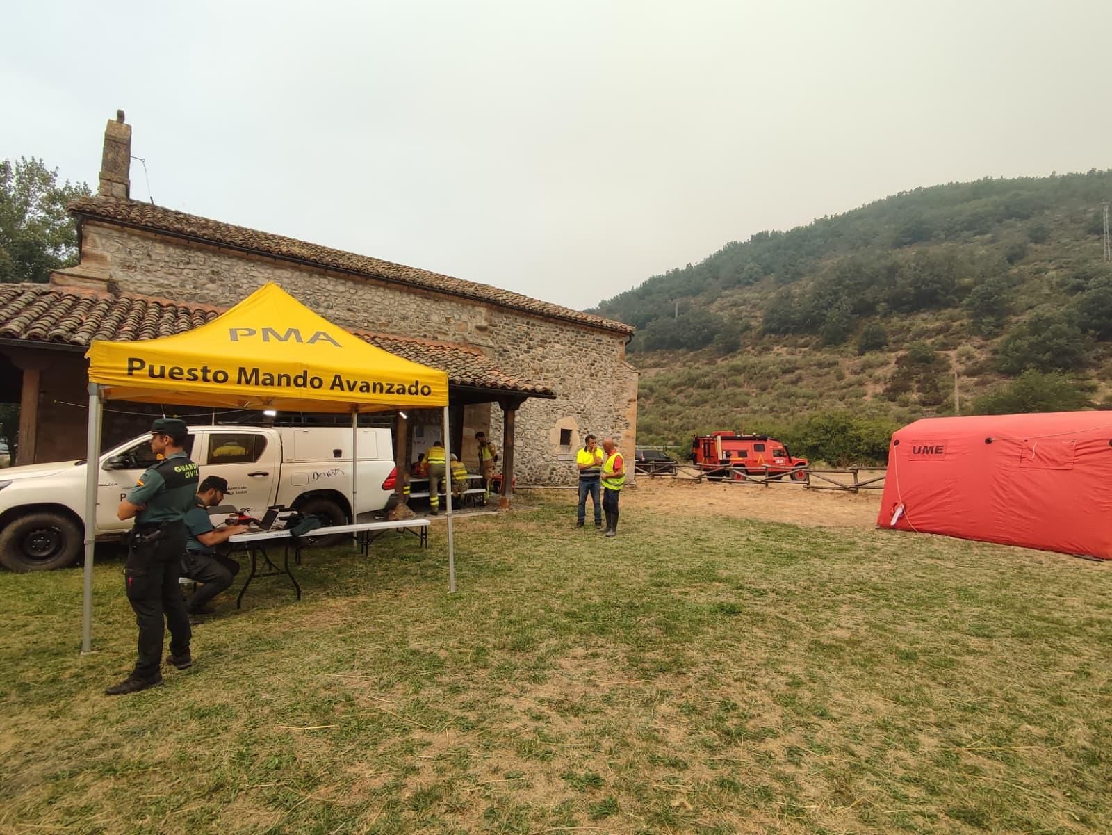 Advanced command post in the hermitage of Barniedo de la Reina to coordinate the worst fire of the eastern mountain.