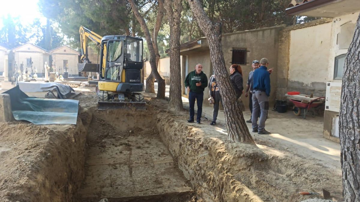 Trabajos de exhumación en la fosa de Ejea