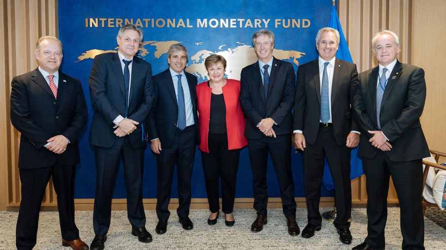 Georgieva hace campaña, sus técnicos se preocupan por el dólar y el empresariado ve el vaso medio lleno