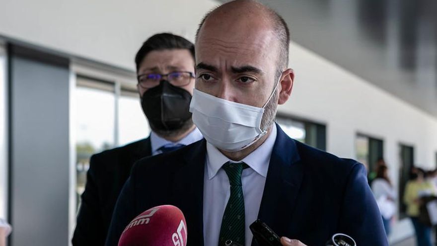 El directoral general de Recursos Humanos del SESCAM y el viceconsejero de Educación