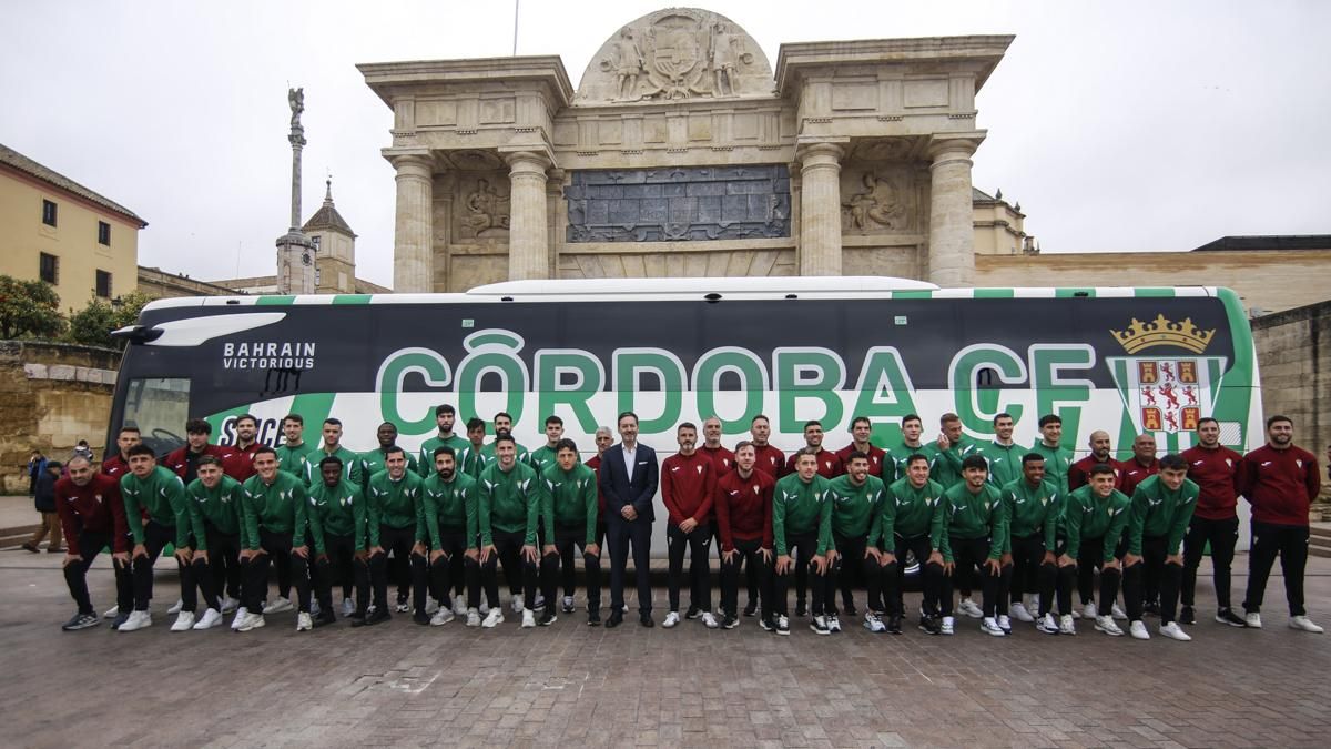 Presentación del nuevo autobús del Córdoba CF