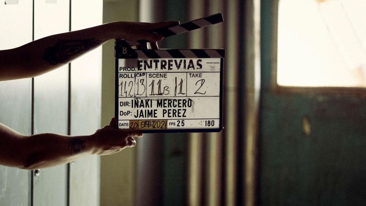 Las manos que hacen el cine: Esteban Delaiglesia expone su mirada fotográfica de los rodajes audiovisuales