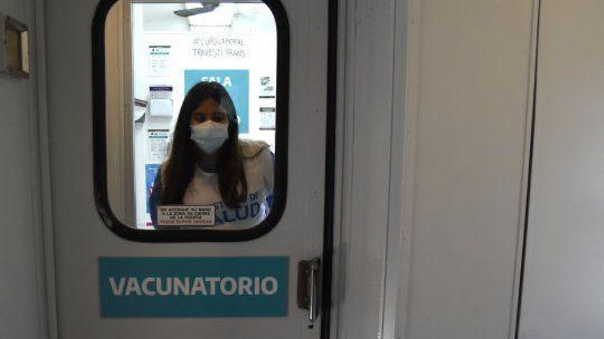 En junio se consolidó la baja de contagios y se modera el riesgo de un rebrote inminente