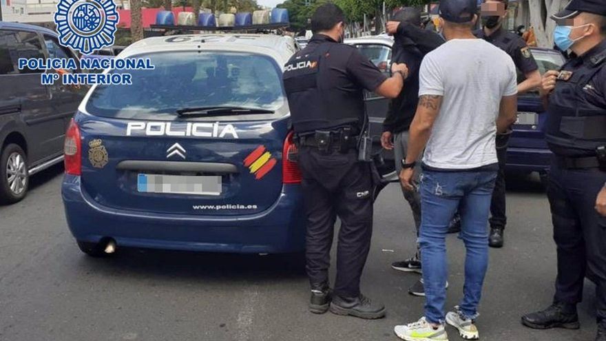 Detenidos dos menores con 100 pastillas psicotrópicas junto a varios céntricos institutos de Las Palmas de Gran Canaria