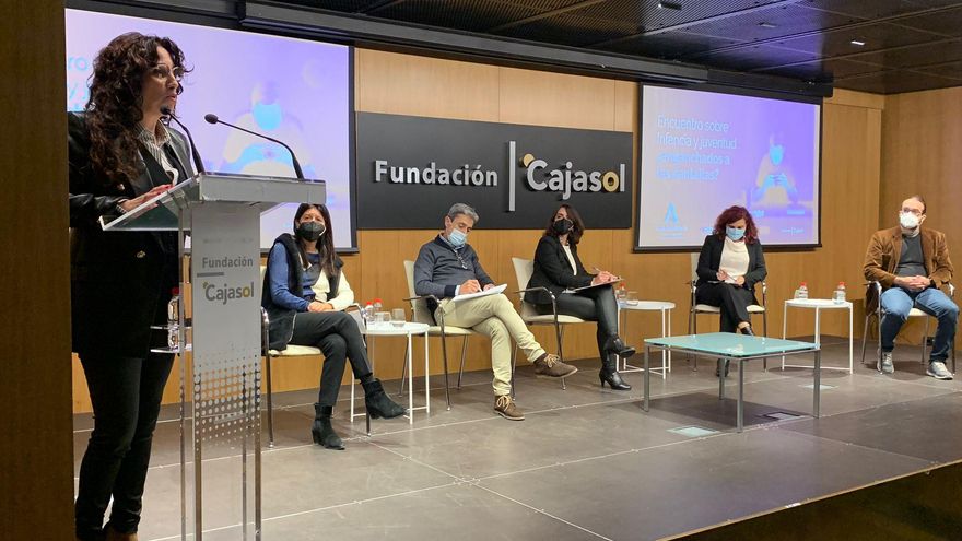 ¿Enganchados a las pantallas?: “El buen uso de las pantallas por parte de adolescentes es tarea de todos”