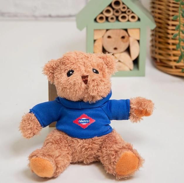 El osito de peluche de la tienda de Metro.