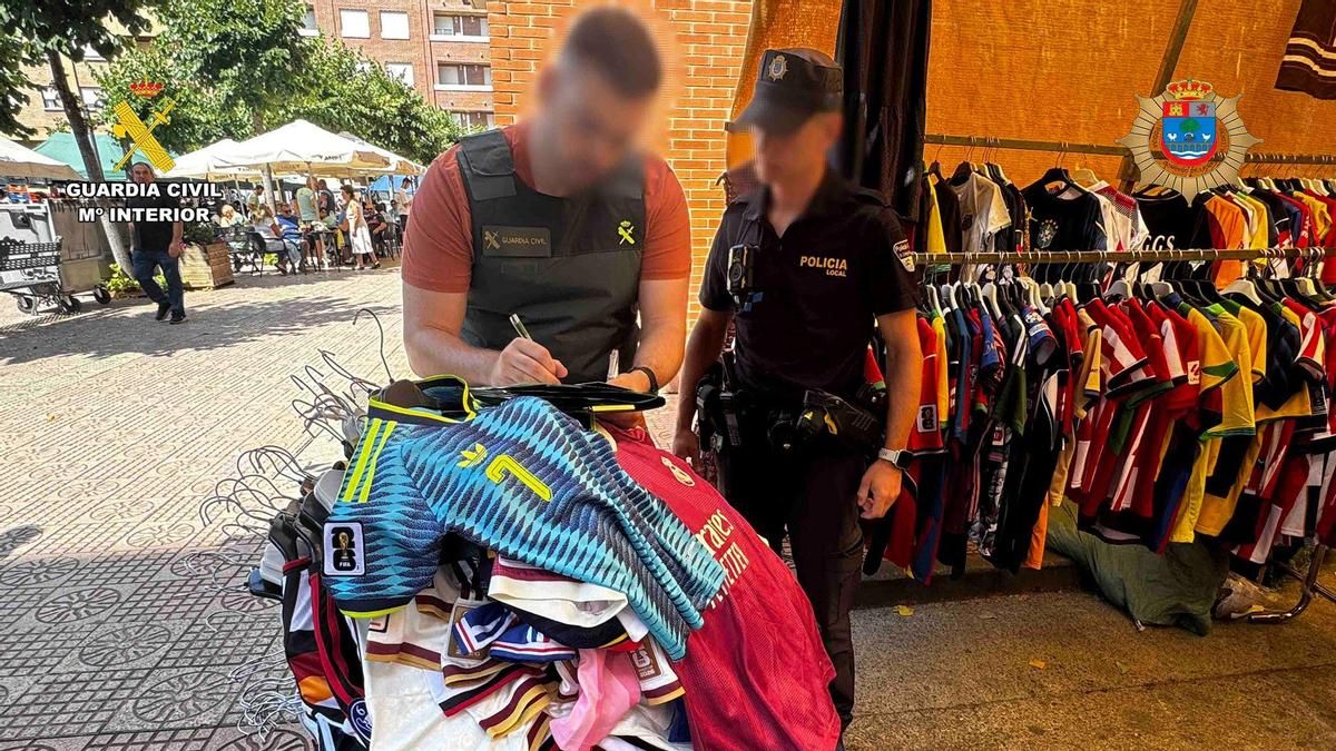 La Guardia Civil interviene más de 7.000 prendas falsificadas en los mercadillos de Santo Domingo y Ezcaray e investiga a 10 personas