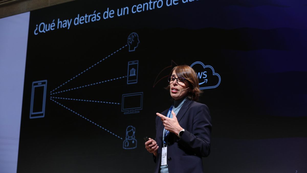 Susana Curic durante su keynote en el VI Foro Económico de elDiario.es