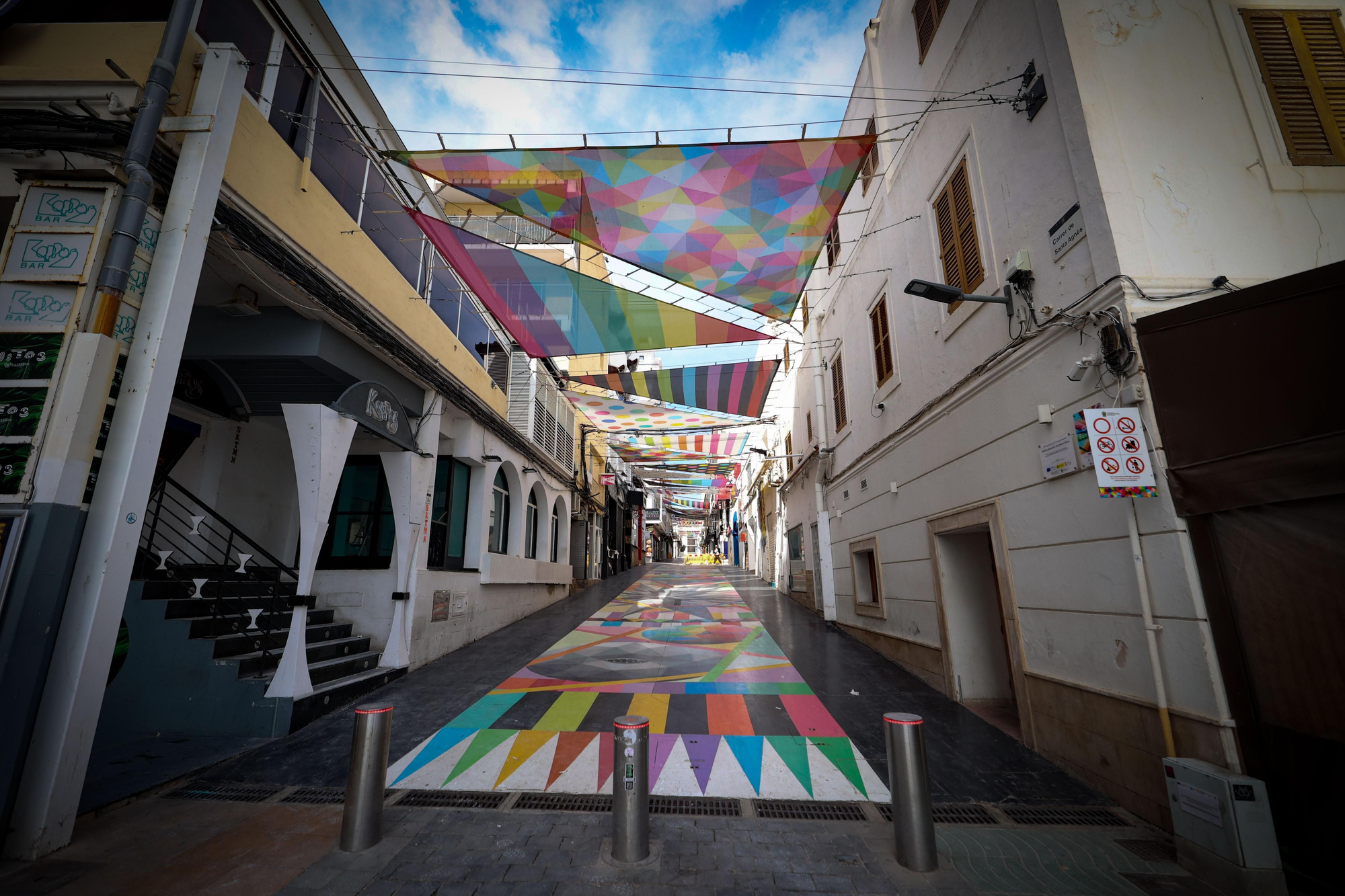 Mural de Okuda en el West End de Sant Antoni