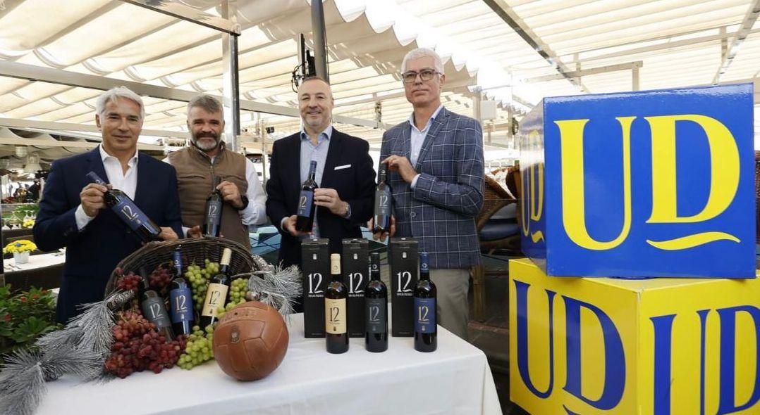 La UD Las Palmas presentó los tres vinos seleccionados de la Bodega Vega Norte.