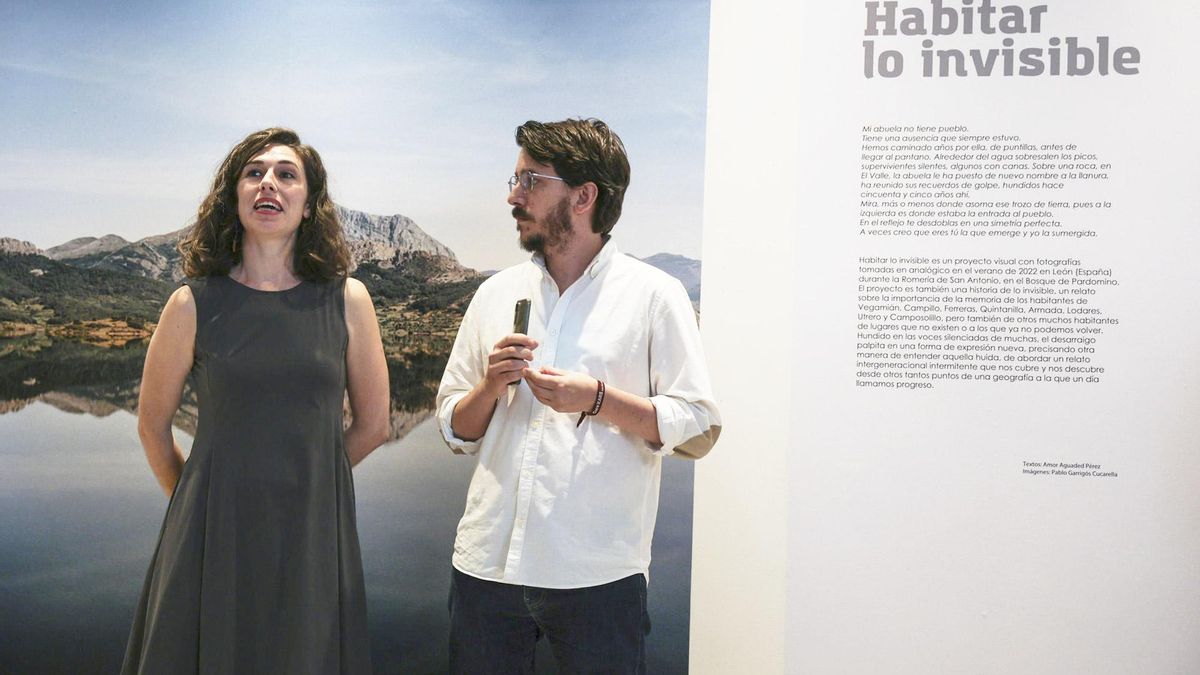 Una artista andaluza lleva a Bruselas la memoria de los pueblos inundados en El Porma