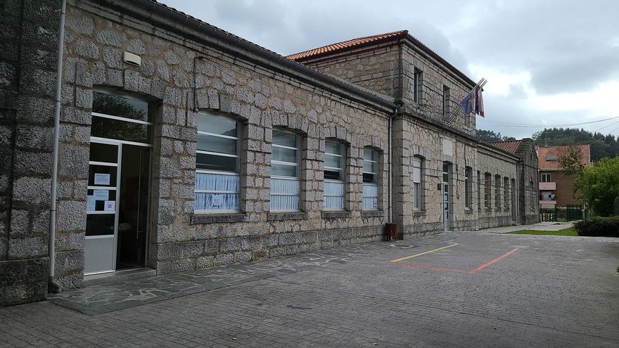 Los alumnos del Colegio Asón de Limpias inician el curso repartidos en tres espacios municipales por retrasos en las obras