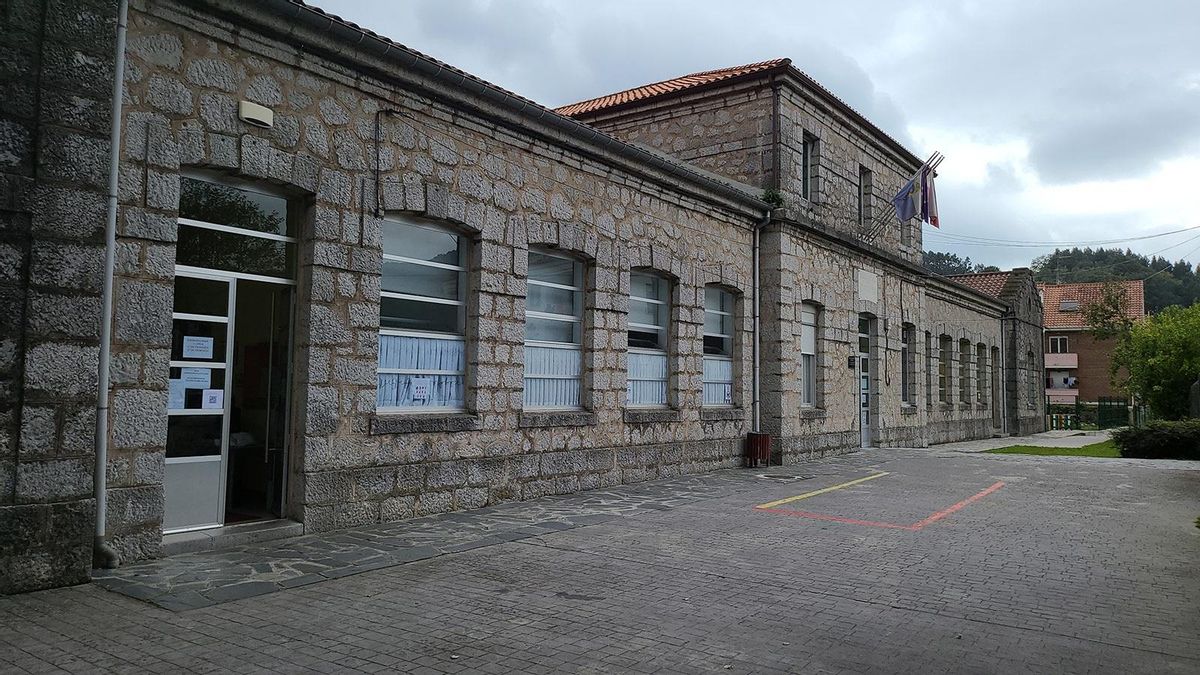 Los alumnos del Colegio Asón de Limpias inician el curso repartidos en tres espacios municipales por retrasos en las obras